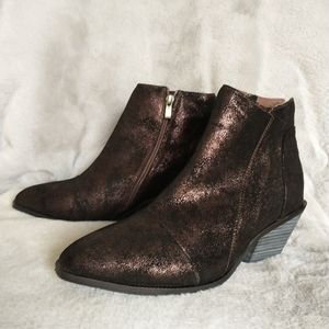 NWOT Antelope shimmer ankle boots
